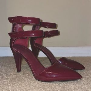Marc by Marc Jacobs patent leather pumps